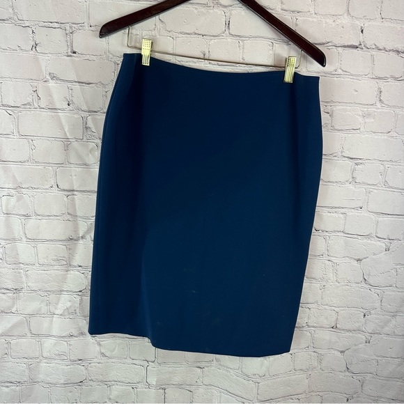 St. John Navy Pencil Skirt sz 14 classic luxury office minimalist - Picture 1 of 8